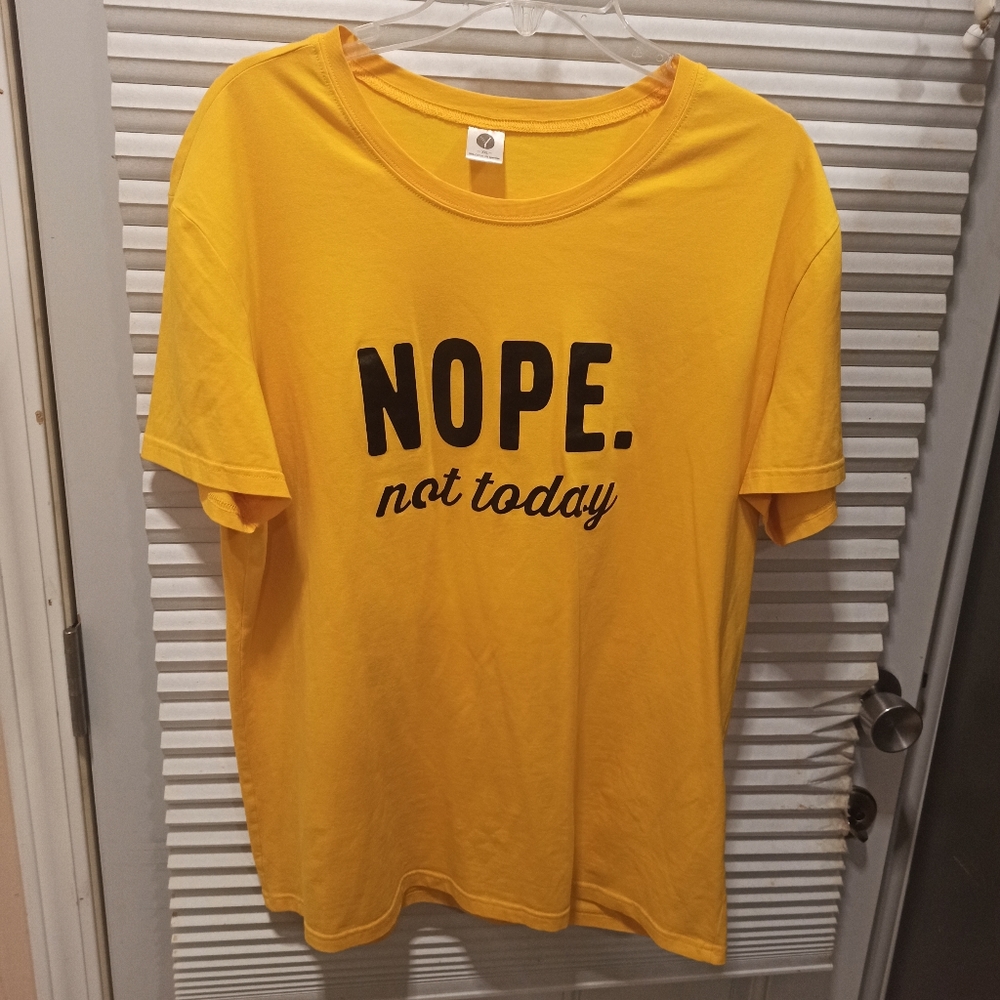 Mens  t-shirt yellow color Size XXL